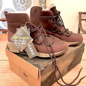 NWB Chaco womens Borealis Peak boots size 7